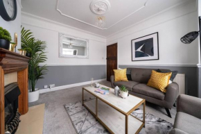 Stunning 2 Bed House-Long Stay Offer-Parking